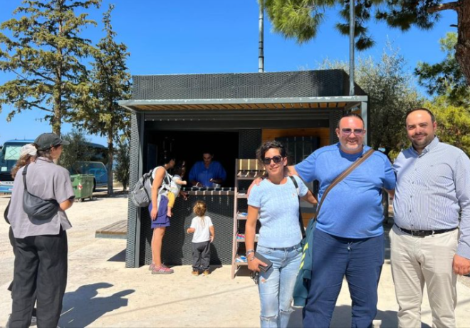 Το κιόσκι της Αρχαίας Κορίνθου πλέον είναι επαρκώς επανδρωμένο και  δουλεύει καθημερινά